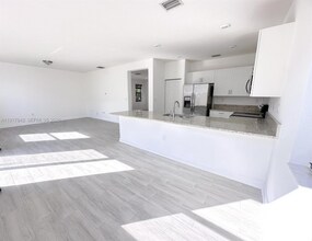 8472 SW 29th St in Miramar, FL - Building Photo - Building Photo