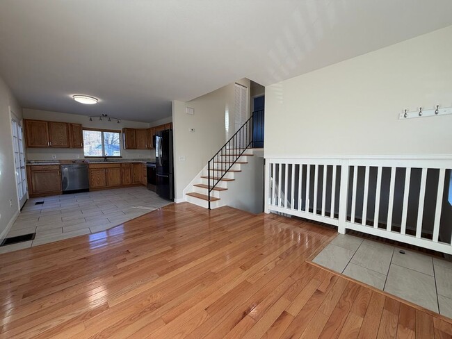 2406 Bowen St in Longmont, CO - Foto de edificio - Building Photo