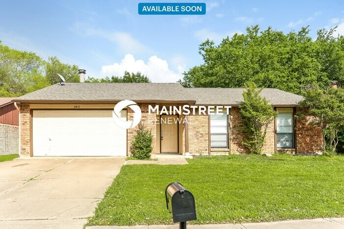 6412 Sandhurst Ln E in North Richland Hills, TX - Building Photo