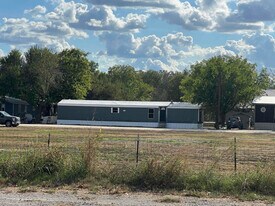 102 Fentress Star in Fentress, TX - Building Photo