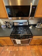 23 Hall St, Unit 1 in Somerville, MA - Foto de edificio - Building Photo