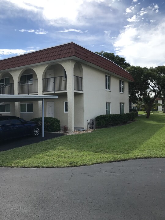 201 St Lucie Ln-Unit -410 in Cocoa Beach, FL - Foto de edificio