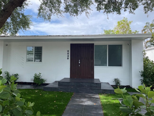 2430 Pierce St in Hollywood, FL - Building Photo - Building Photo