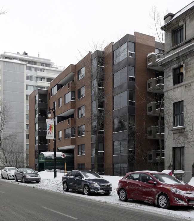 Le Noble in Montréal, QC - Building Photo - Primary Photo