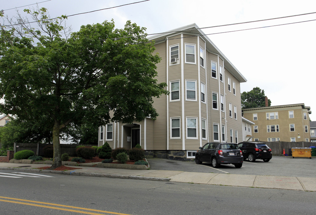 235 Main St in Medford, MA - Building Photo