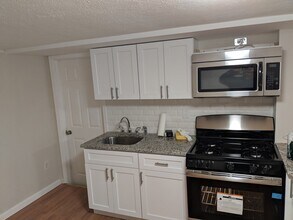 153 Weigands Ln, Unit FL1 in Secaucus, NJ - Foto de edificio - Building Photo