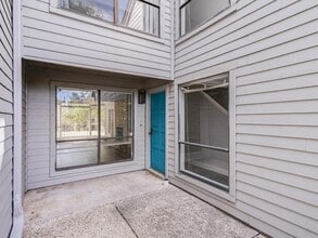 147 World of Tennis Sq in Lakeway, TX - Building Photo - Building Photo