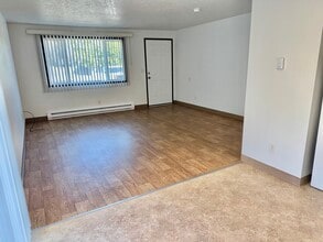 4748 State St, Unit 4748 State St in Salem, OR - Building Photo - Building Photo