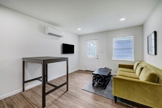 2906 Houston Ave in Houston, TX - Building Photo - Building Photo