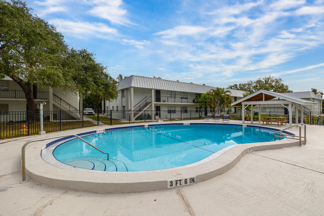 3232 On Fruitville in Sarasota, FL - Building Photo - Building Photo