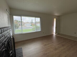 2047 Deauville Dr in Stockton, CA - Building Photo - Building Photo