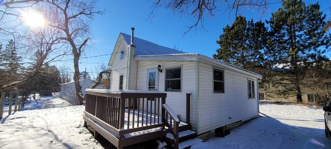 property at 711 12 St NW