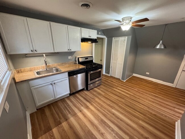 3452 W Irving Park Rd