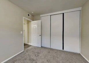 2137 Little Brook Ln in Clearwater, FL - Building Photo - Building Photo