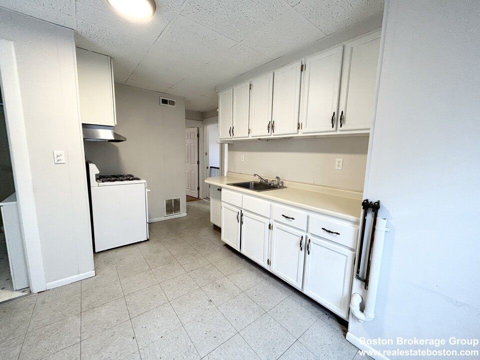 103 Buttonwood St, Unit 3 in Boston, MA - Building Photo