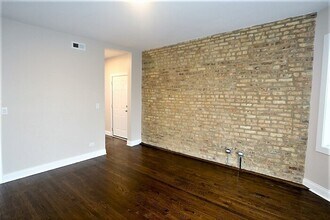 2223 N Sawyer Ave-Unit -1W in Chicago, IL - Building Photo - Building Photo