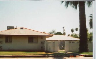 Belle-air Apartments in Phoenix, AZ - Building Photo