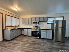 704 Highland Ave in Waterbury, CT - Building Photo - Building Photo