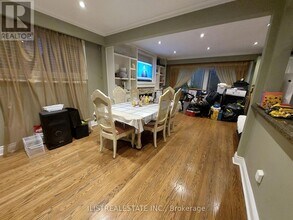 48 Lozoway Dr in Toronto, ON - Building Photo - Building Photo