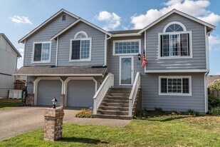 8715 201st St E in Spanaway, WA - Building Photo