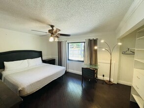 2924 NW 69th Ct in Fort Lauderdale, FL - Building Photo - Building Photo