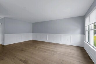 32 College Ave in Eatontown, NJ - Foto de edificio - Building Photo