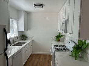 1156 N Ardmore Ave, Unit #1 in Los Angeles, CA - Building Photo - Building Photo