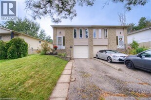 250 Northlake Dr in Waterloo, ON - Building Photo