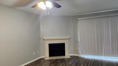 2120 El Paseo St, Unit 3103 in Houston, TX - Building Photo - Building Photo
