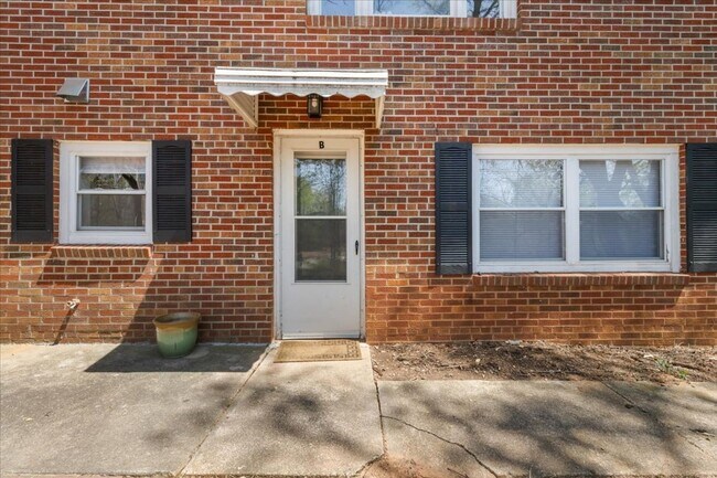 415 Mountain View Rd in Mars Hill, NC - Building Photo - Building Photo