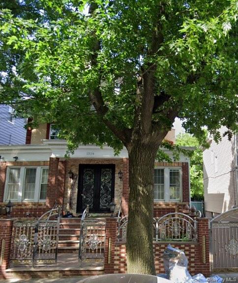 property at 1519 Roselle St