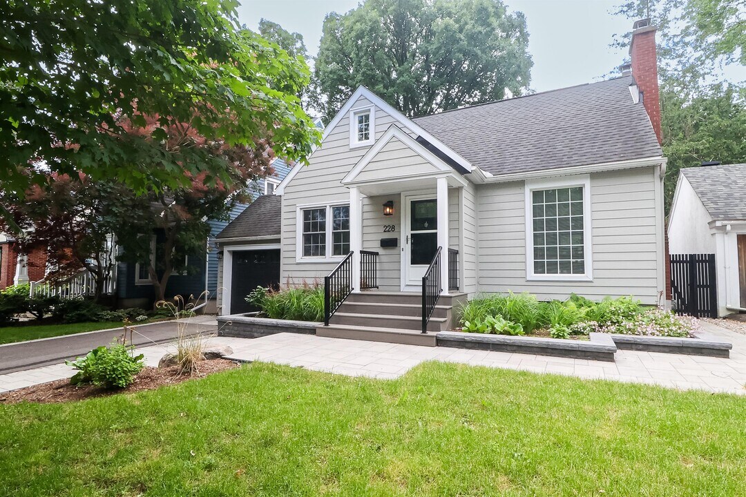 228 Greensway Ave in Ottawa, ON - Building Photo
