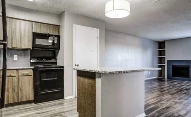 9302 Forest Ln in Dallas, TX - Building Photo - Building Photo