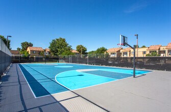 Granada Villas in Lancaster, CA - Foto de edificio - Building Photo