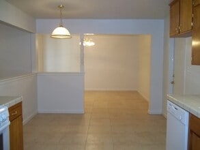 3132 W Bellaire Way in Fresno, CA - Building Photo - Building Photo