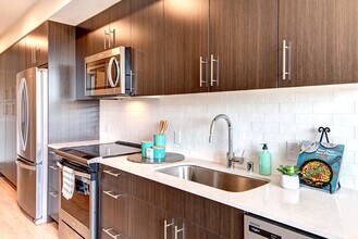 Metroline Flats in Seattle, WA - Building Photo - Building Photo