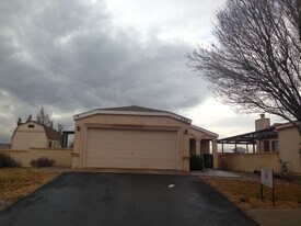 892 Rebecca Loop NE in Rio Rancho, NM - Building Photo