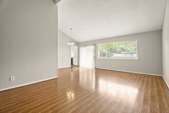 15911 Mill Point Dr in Houston, TX - Building Photo - Building Photo