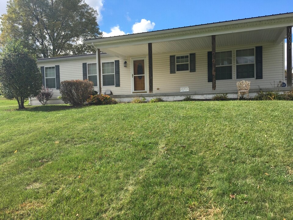 15073 Dunnings Hwy in East Freedom, PA - Building Photo