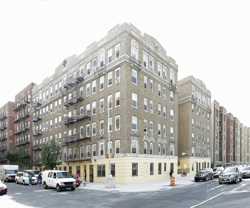 1326 Grand Concourse in Bronx, NY - Building Photo