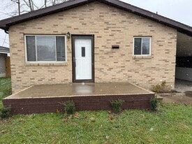 906 19th St in Vienna, WV - Building Photo