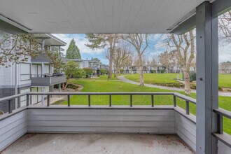 Easthill Apartments in Kent, WA - Building Photo - Interior Photo