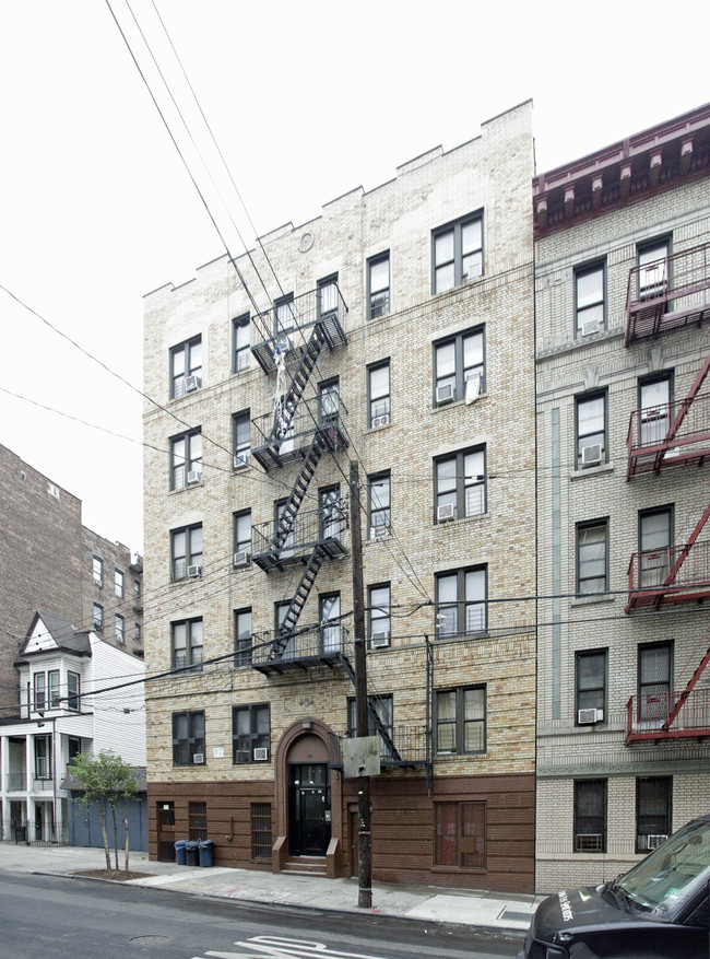 2704 Decatur Ave in Bronx, NY - Foto de edificio - Building Photo