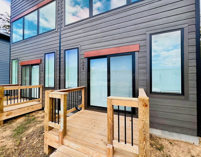 property at 1904 S Holly St