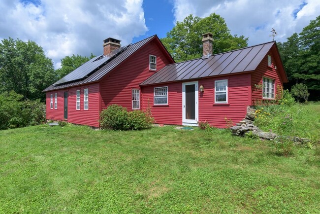 91 Old County Rd in Weston, VT - Building Photo - Building Photo