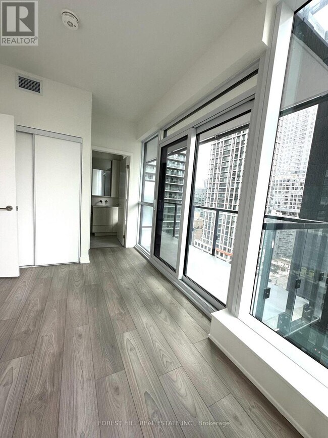 110 Broadway Ave in Toronto, ON - Building Photo - Building Photo