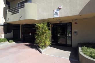 420 S Harvard Blvd in Los Angeles, CA - Foto de edificio - Building Photo