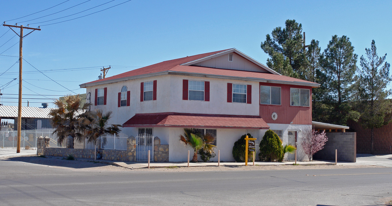 229 W Main St in Fabens, TX - Building Photo