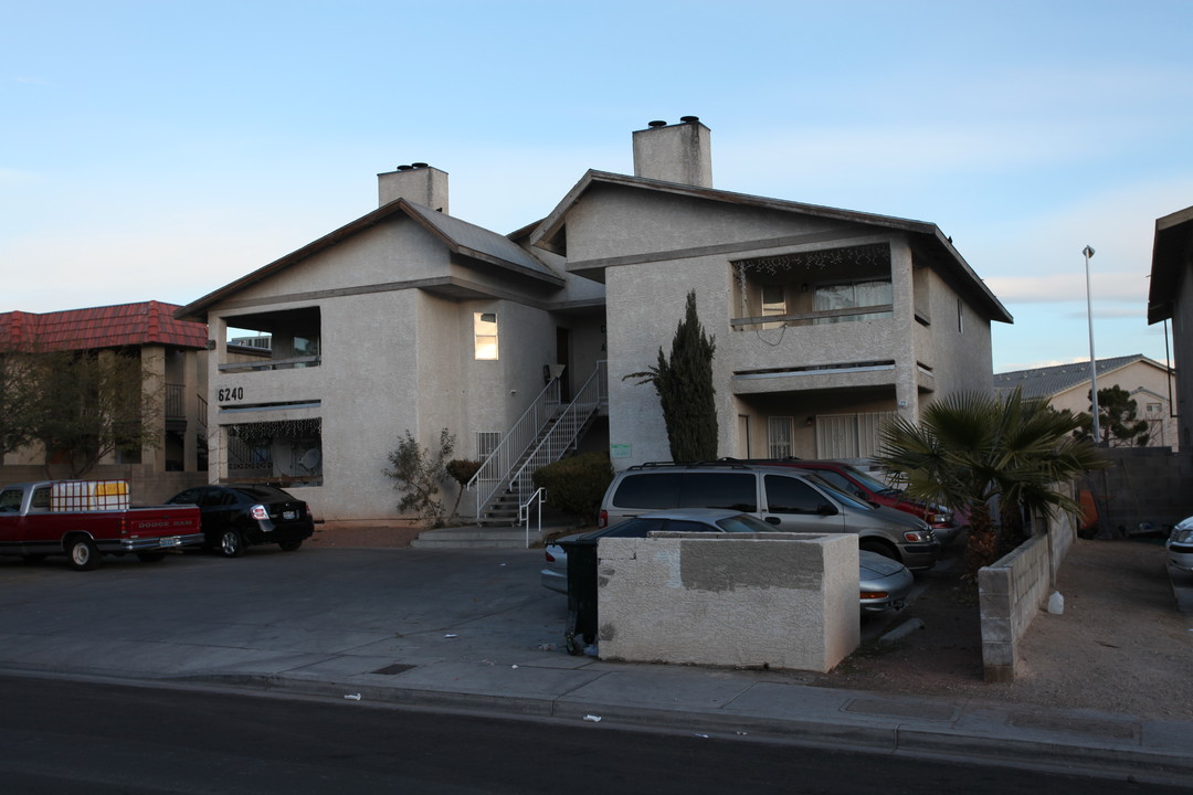 6240 Yerba Ln in Las Vegas, NV - Building Photo