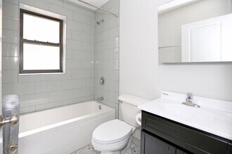 2209 W Foster Ave, Unit 3 in Chicago, IL - Building Photo - Building Photo